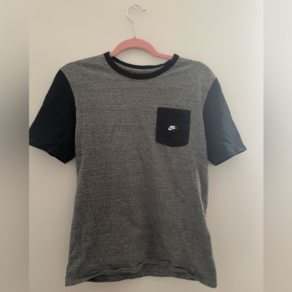 Men’s size M Nike shirt